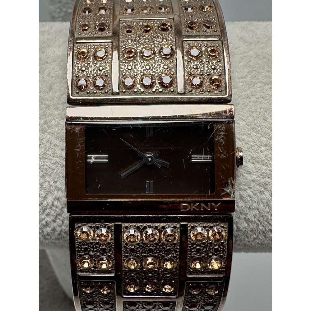 Chipped Face DKNY NY-3895 New Battery Ladies Very Worn Watch 28MM 6.5" P96